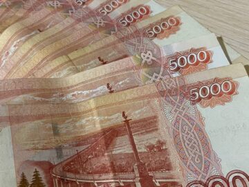 К середине 2024 года доллар упадёт до 60 рублей